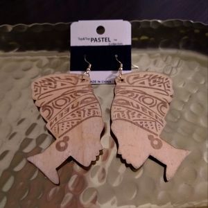 African Queen Shaped Wooden Earrings *New*